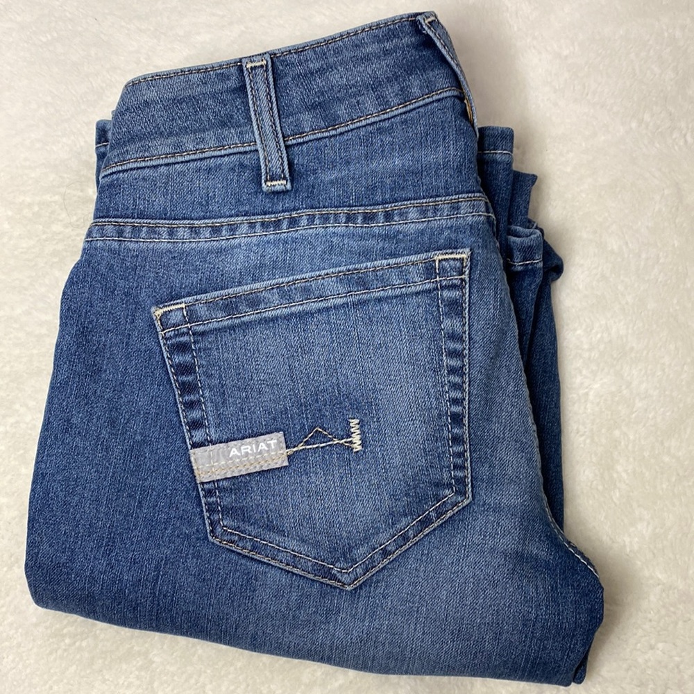 Super cute Bootcut Ariat jeans